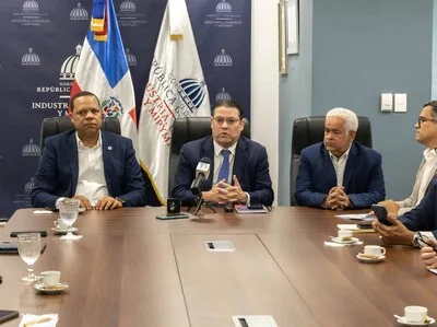 Pagos con tarjetas en estaciones de combustibles suma RD$41,000 MM