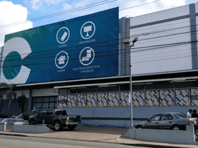 Comercio informal golpea a los comercios de la Luperón