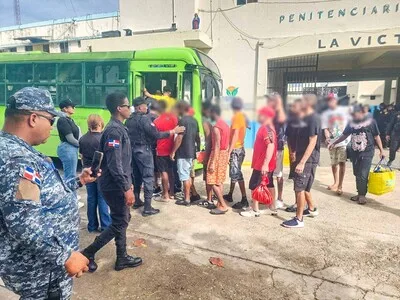Trasladan otros 400 reclusos de cárcel La Victoria a Las Parras