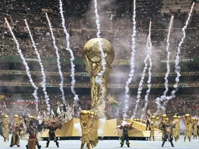 Tom Cruise, Robbie Williams y Laura Pausini cerrarán el Mundial