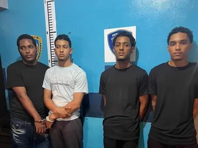 Cuatro jóvenes son arrestados tras asalto a una joyería en Santiago