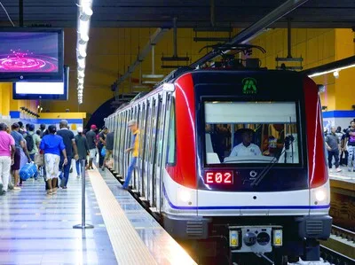 Usuario entra a las vías del Metro y suspenden servicio