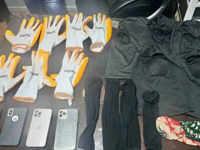 Aplazan coerción a acusados de robo en joyería en Santiago