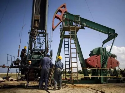 El petróleo Brent cae bajo US$97 pese a tensión entre EE.UU. e Irán