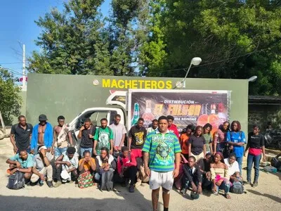 Detienen a 29 haitianos en un camión de carga en Valverde
