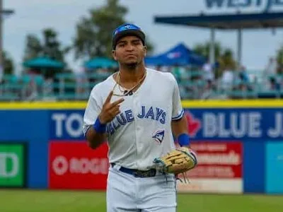 Azulejos dejan libre a prospecto dominicano que costó 2.6 millones