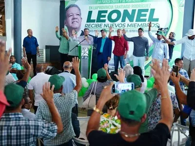 Leonel juramenta a exdirigentes PRM y PLD en la Línea Noroeste