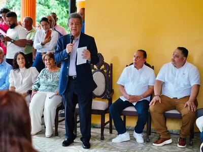 Leonel Fernández denuncia "caos" en mercado de Dajabón