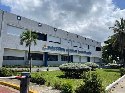 Migración responde a denuncias de cobros de agentes a extranjeros
