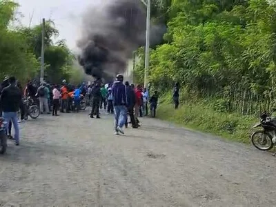 Protesta en Santo Domingo Norte por reparación de calles y luz