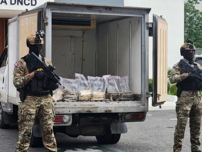 Incautan más de 300 paquetes de cocaína en contenedor en Caucedo