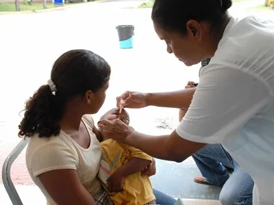 Pediatras dominicanos respaldan esquema de vacunación ante agenda MAHA