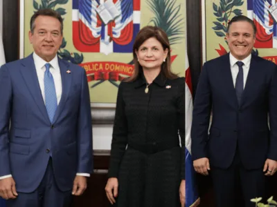Raquel Peña juramenta al ministro Ito Bisonó y Jean Luis Rodríguez