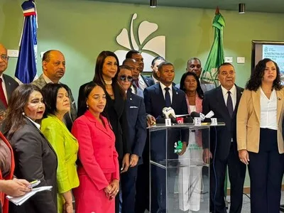 Fuerza del Pueblo pide interpelar al ministro de Educación por deterioro