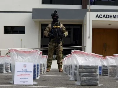 Incautan 1.3 toneladas de cocaína frente a las costas de Baní