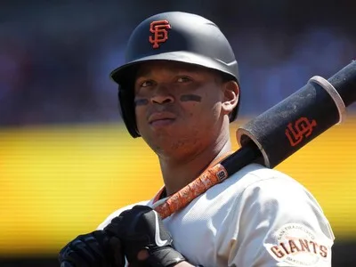 Rafael Devers vuelve al Fenway Park con dos realidades distintas