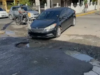 Mal estado de las calles afecta a residentes en El Embrujo III Santiago