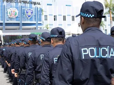 Buscan armas de agentes policiales y militar tras robos en Santiago