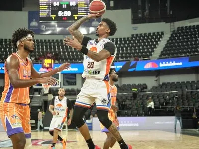 Los Prados superan a Huellas del Siglo 66-65 en debut