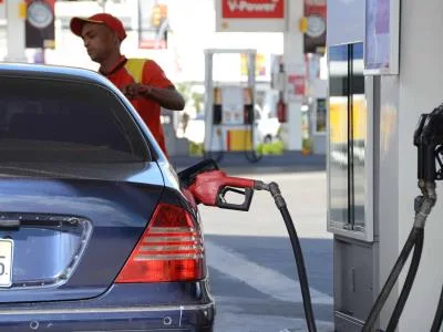 Dominicana evalúa futuro de subsidios a combustibles ante alza petrolera