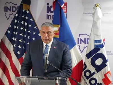 Cónsul Chu Vásquez respalda a Carolina Mejía para 2028