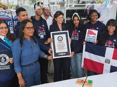 Presidente felicita a jóvenes por récord Guinness de lectura