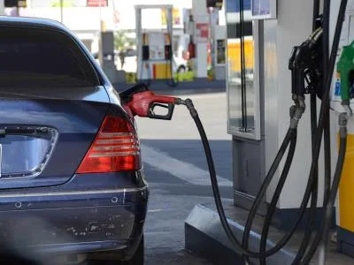 Aumentan precios de combustibles por costos de refinación internacional
