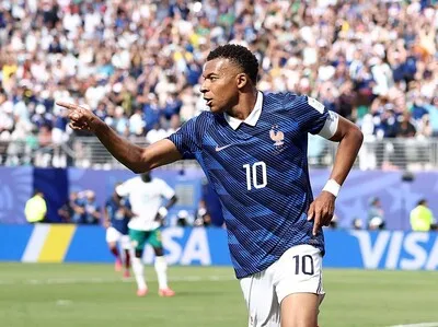 Mbappé enfrenta baja de 10 a 12 días por lesión de rodilla