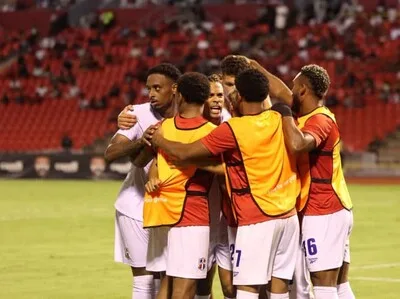 Dominicana vence 2-1 a Trinidad y Tobago y sigue invicta