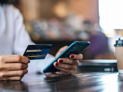 Disminuye morosidad y se ralentiza emisión de tarjetas de crédito