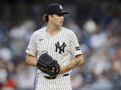 Yankees aplastan a los Medias Rojas 9-0 en la Serie de Comodines
