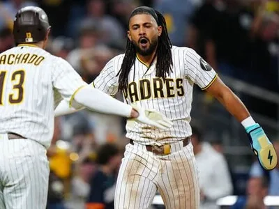 Padres aplastan a los Cubs 8-0 en la serie de comodines