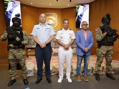 Interceptan lancha con mono y 749 paquetes de cocaína en Baní