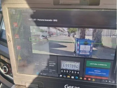 Policía captura a prófugo usando reconocimiento de placas en movimiento