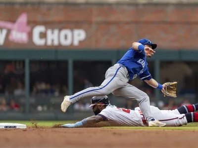 Braves vencen a Dodgers y empatan serie divisional