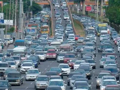 Crecen 604 vehículos por mil dominicanos en 2025