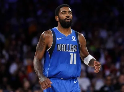 Irving vuelve y lidera victoria de Dallas sobre Houston