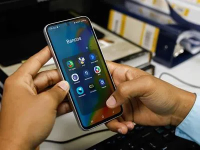 Nuevo reglamento protege a usuarios de servicios financieros