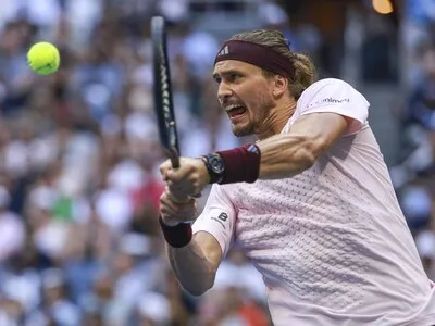 Zverev avanza a cuartos en Shanghái y consolida el puesto No.1