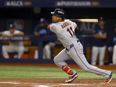 Cleveland avanza y vence a Tampa Bay 3-2
