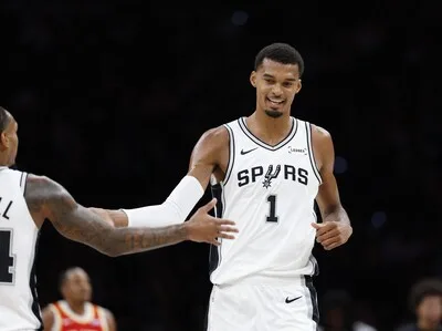 Spurs encabezan favoritos y Wembanyama lidera MVP 2026-27
