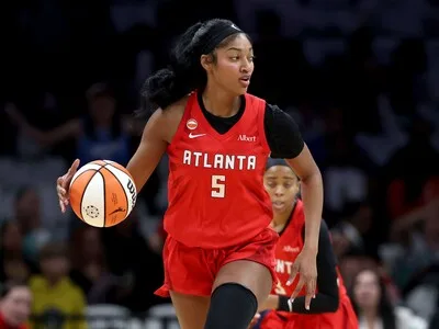 Angel Reese integra el primer equipo defensivo de la WNBA