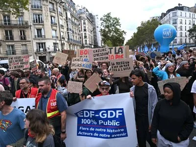 Incendios y saqueos marcan protestas contra la inflación en Francia
