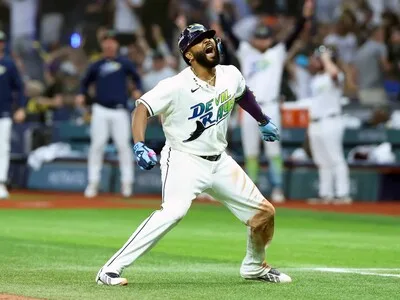 Junior Caminero recibe premio Juan Marichal 2026