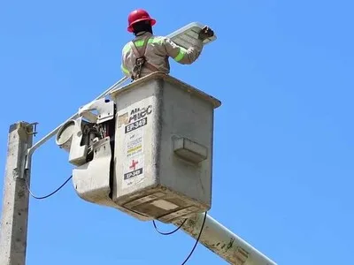 Edeeste destina 147.7 millones a alumbrado público en 2026