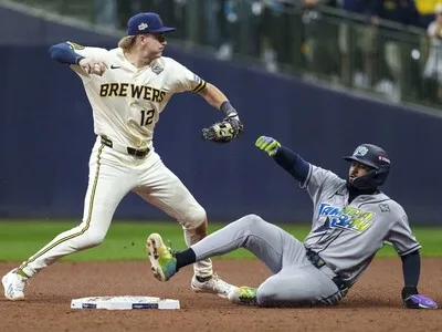 Cerveceros vencen a los Rays 3-2 y abren Serie Mundial 2026