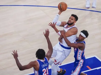 Celtics vencen a Knicks 107-103 impulsados por Tatum
