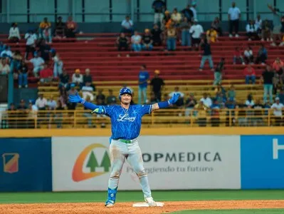 Licey domina a Águilas 6-2 en apertura de temporada