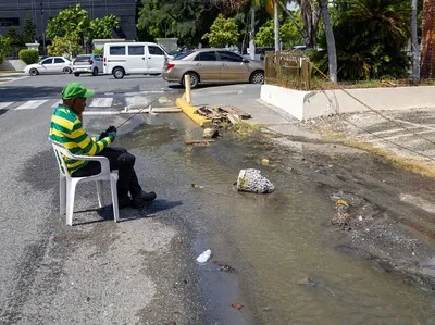Desbordamiento de aguas residuales genera insalubridad en Mata Hambre