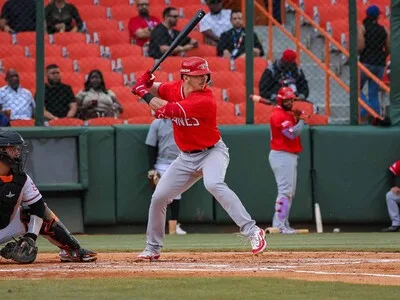 Receptor de los Astros llega a RD para afinar su juego